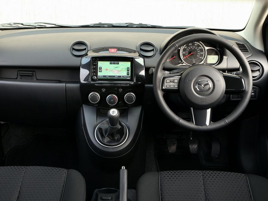  Mazda2 Sport Venture 2014 года  (фото 5 из 15)